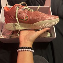 LEBRON XXI ‘Queen Conch’