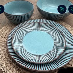 32 Piece Ceramic Dinner Ware 