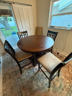 Dining room set table and 4 chairs