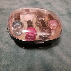New Nail DRYER With 6 Nail Polishes  $12