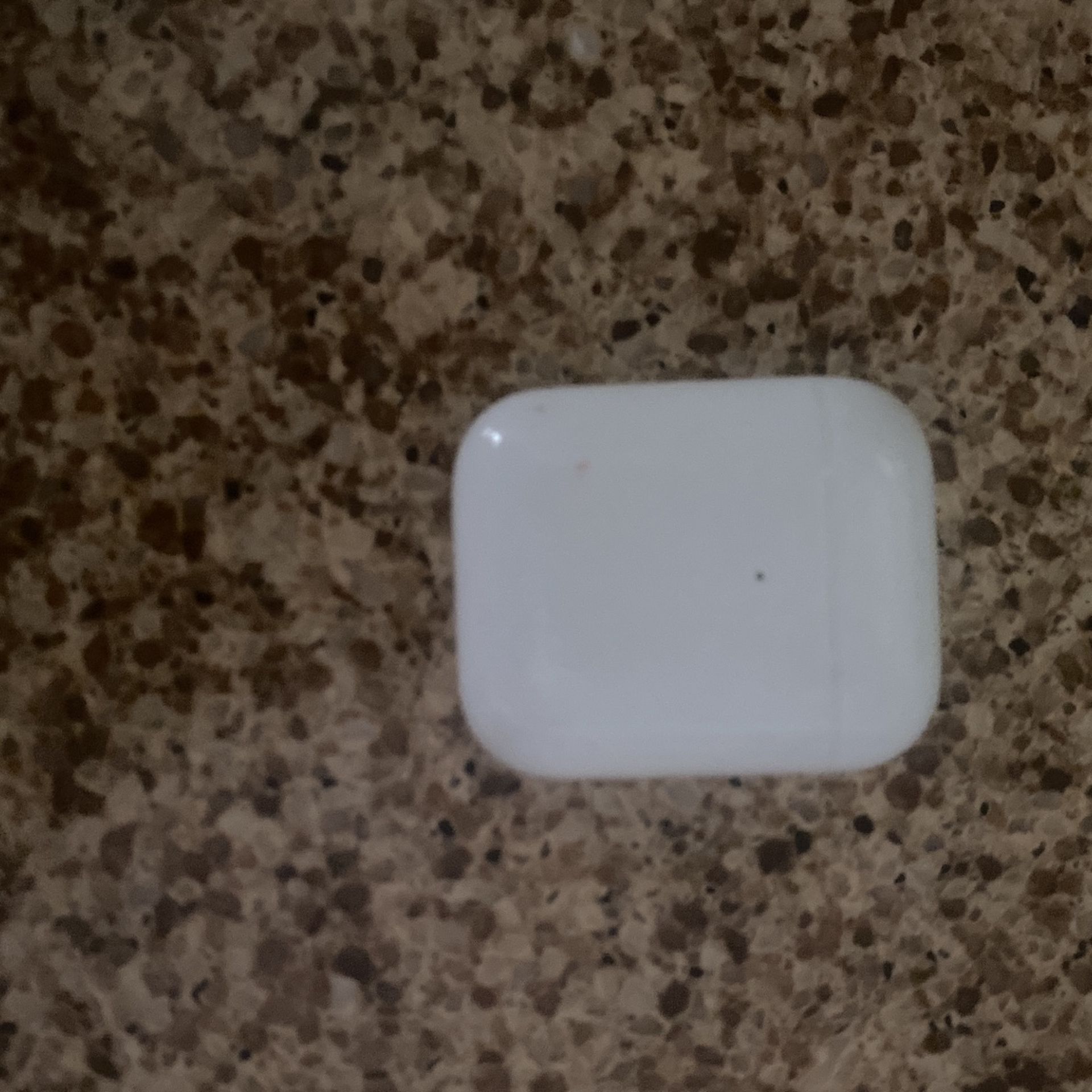 No airpods just the cause works brand new but just dosent look, basically a replacement case