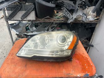 2009-2011 Mercedes ML Left Driver Headlight halogen