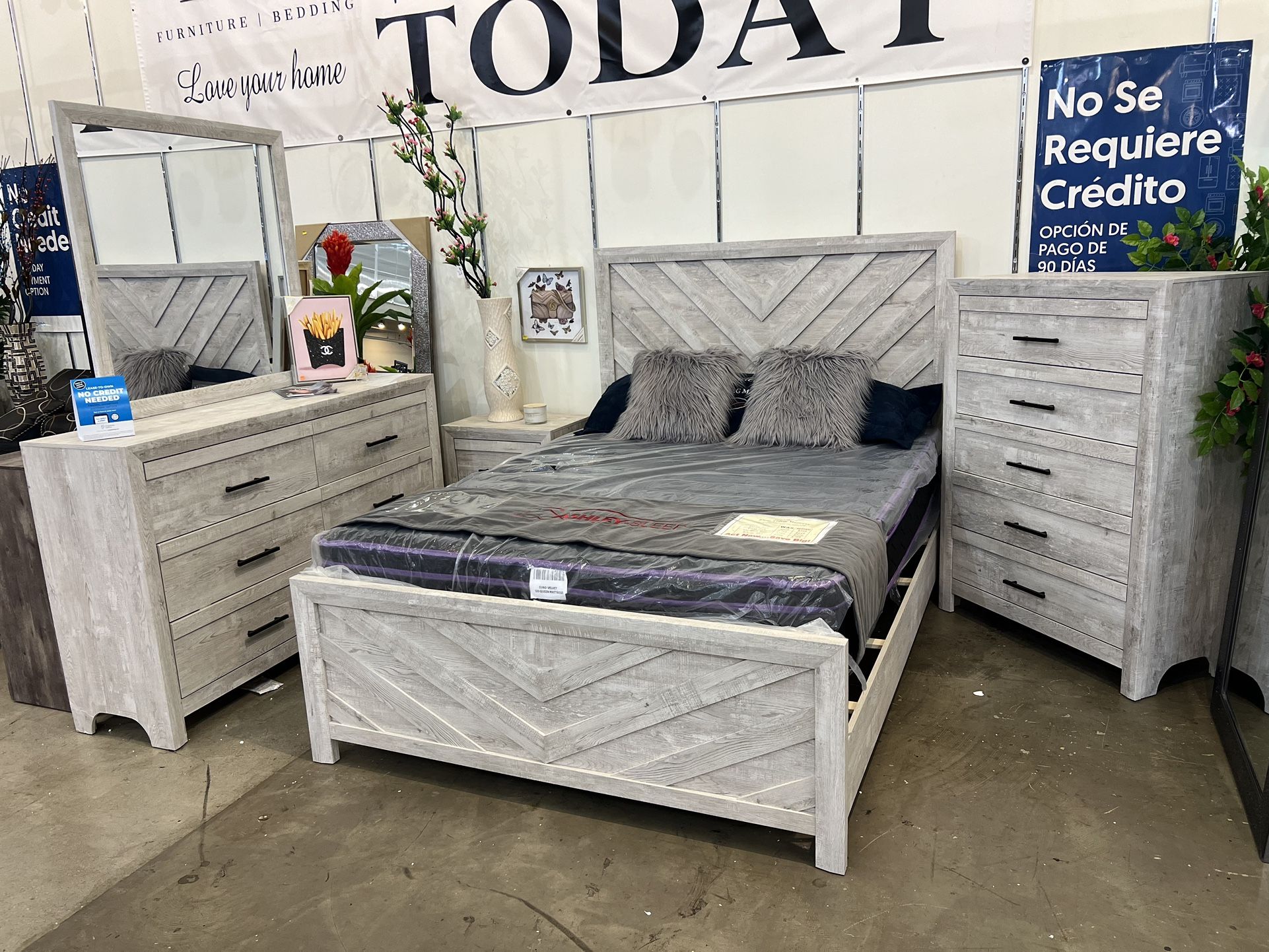 QUEEN BED SET