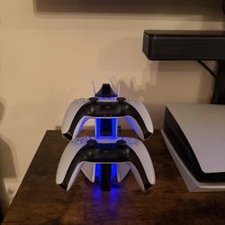 2x Ps5 DuelSense Controllers With Stand