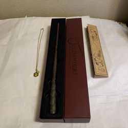 Harry Potter Wand & Necklace 
