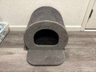 Cat house hole bed (22 inch X 15 inch X 14  inch) only $10!!