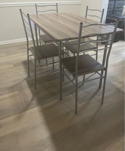 Mainstays Dining Table with 4 Chairs