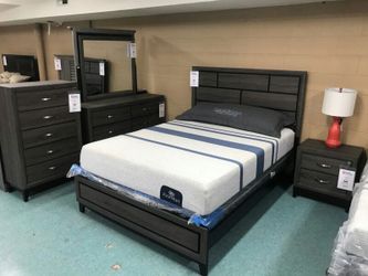 Brand New 6pc Queen Bedroom Queen bed Dresser Mirror and Nightstand