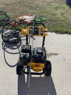 Dewalt Pressure Washer 3300 Psi 2.4 GPM