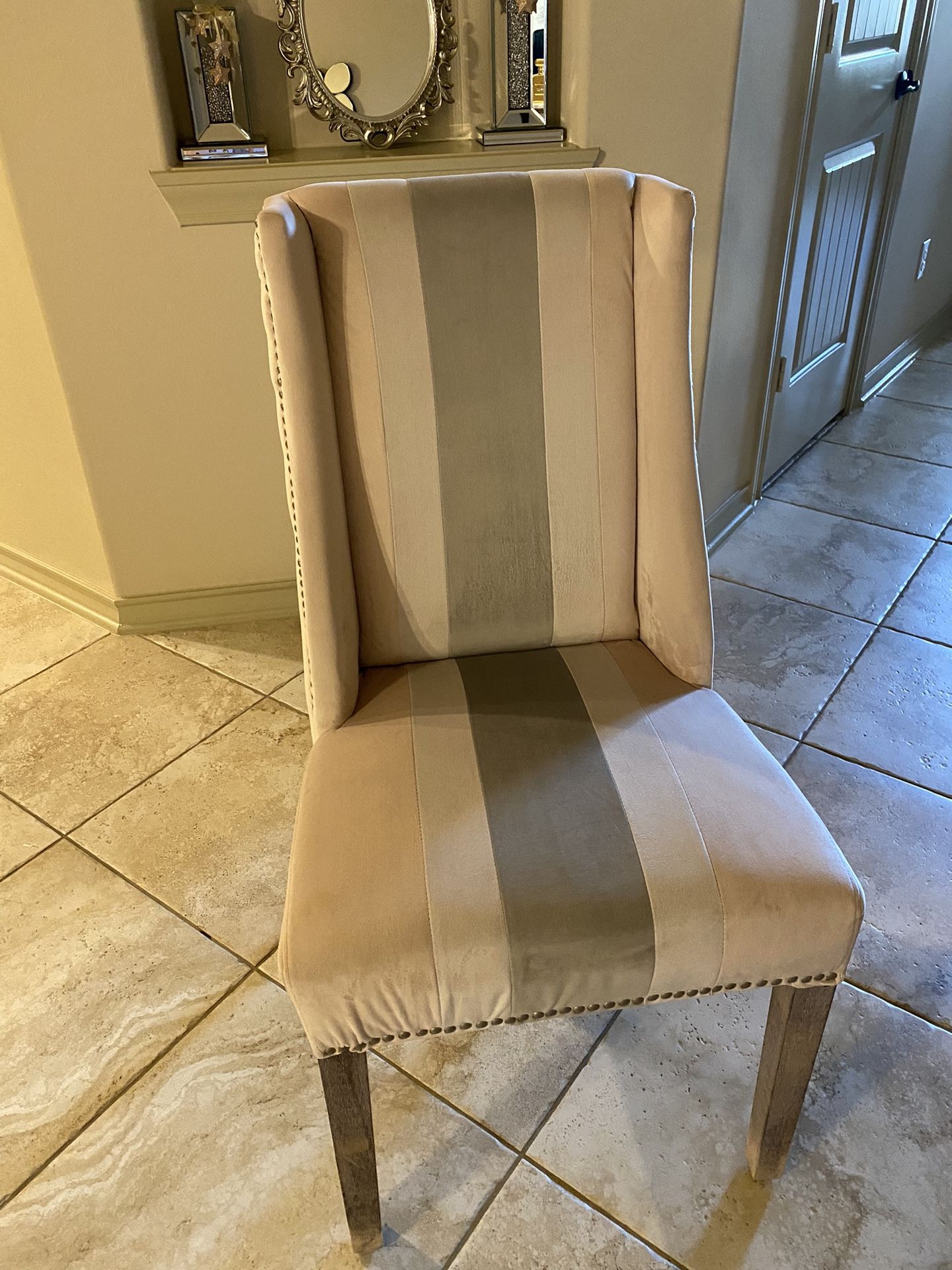 Chairs In EXCELLENT condition 