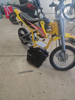 Razor MX650 Dirt Rocket - Like New, Needs Battery