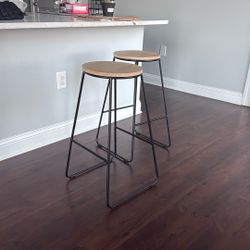 2 Kitchen Barstools 