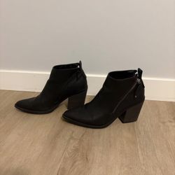 Universal Thread Ankle Boots Size 8