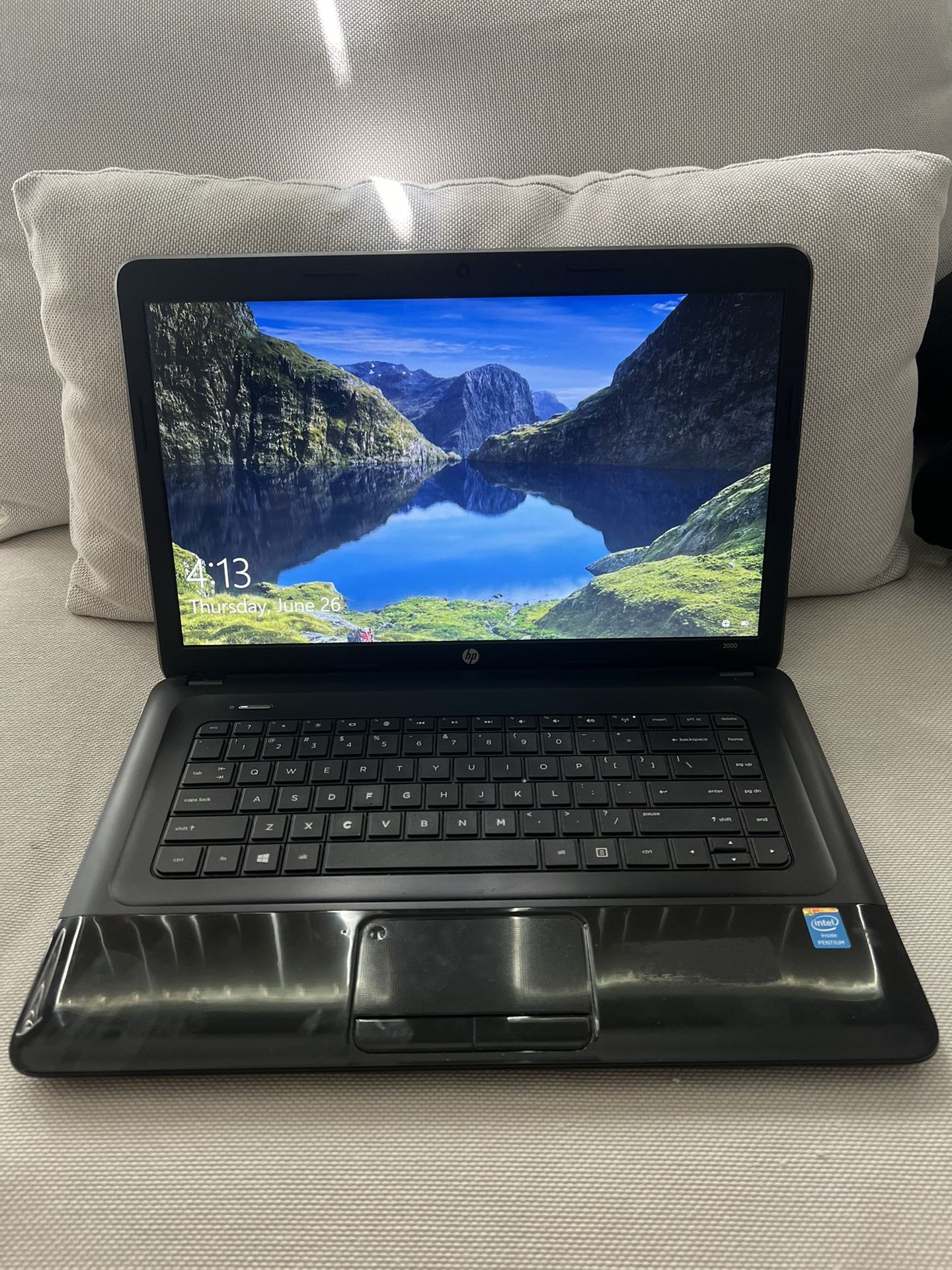 HP 2000 Notebook PC 4GB RAM 750GB Windows 10