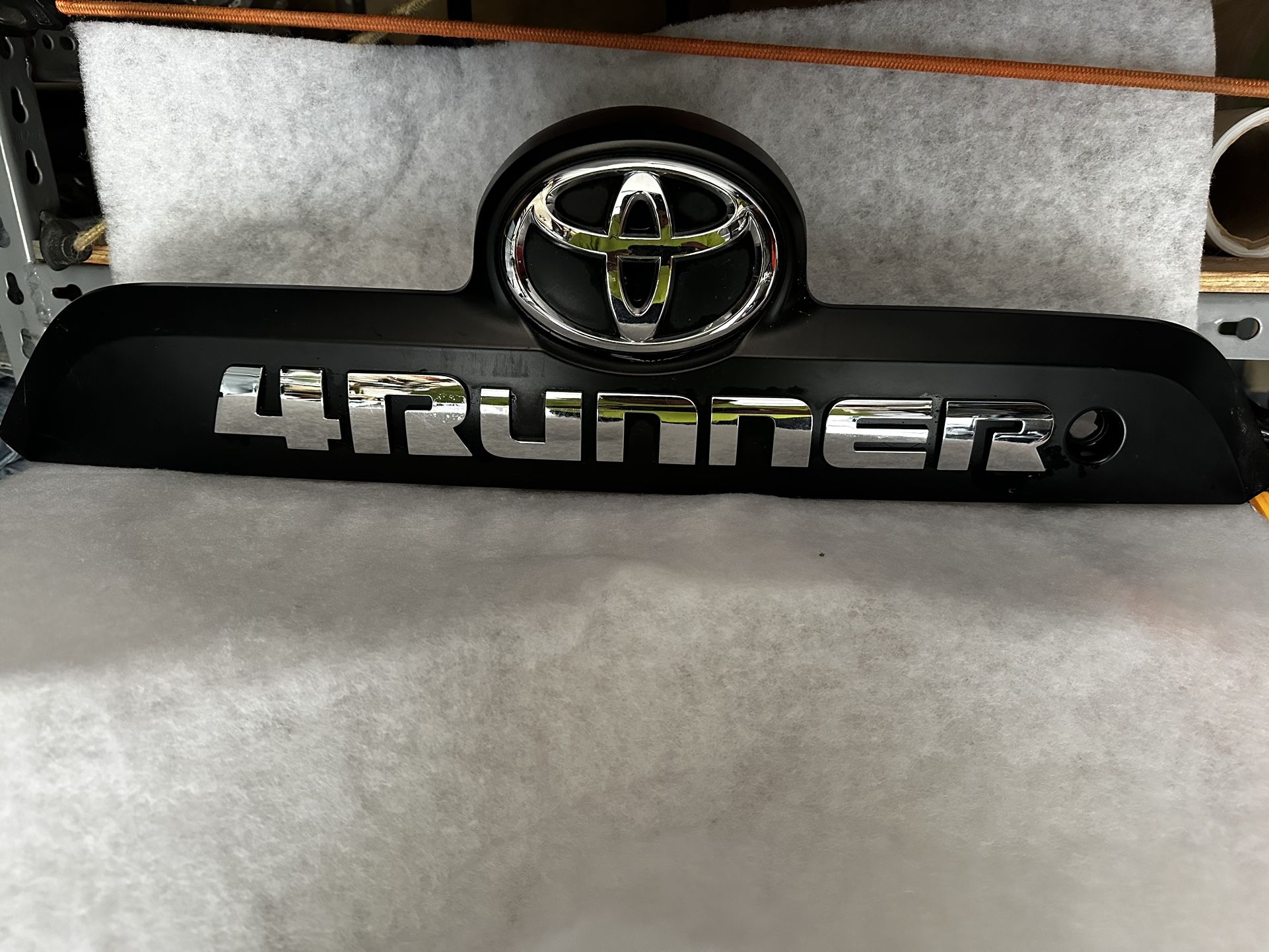 TOYOTA - Garnish, Back Door.