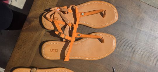 2 Pairs of UGG Sandals – Women’s Size 7