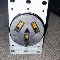 Leviton Nema 10-50 125/250v 50 Amp Receptacle