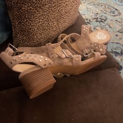 Vince Camuto Women’s Taupe Sandals size 10