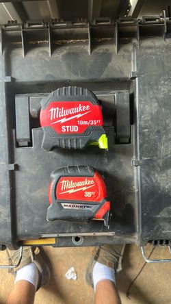 Milwaukee 35ft Tape Measures – Set of 2