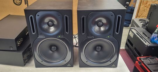 Powered Studio Speakers Behringer