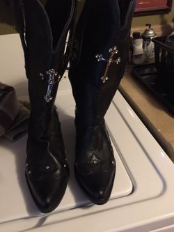Women’s boots size 7