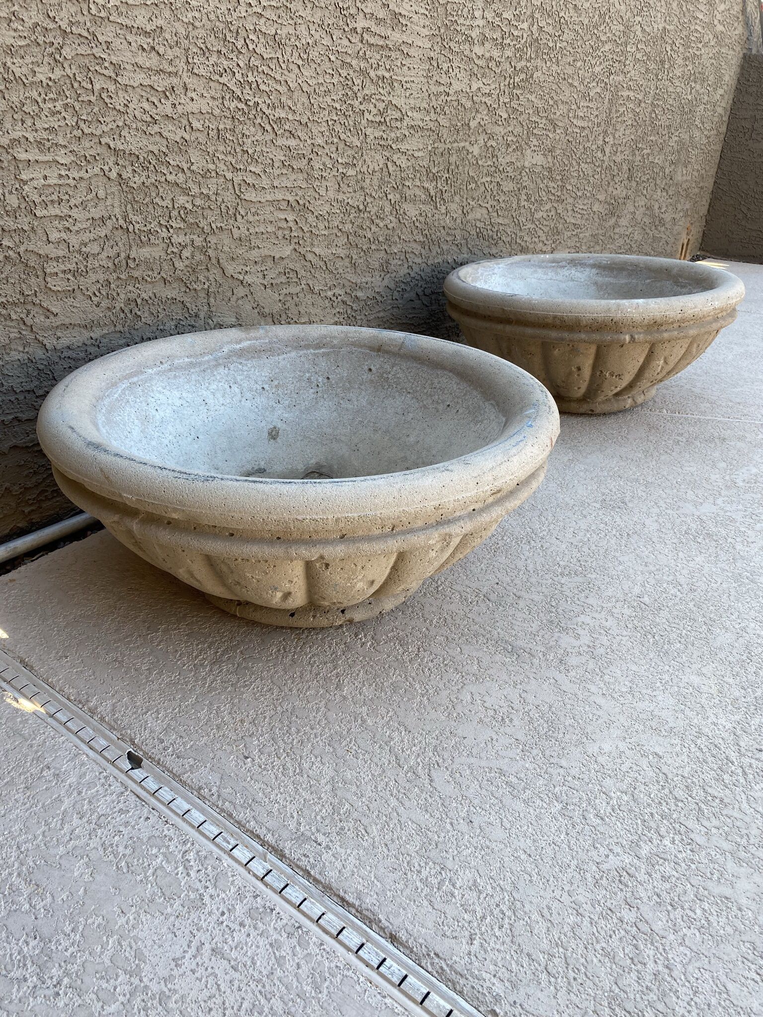 2 XL COMMERCIAL HEAVY CONCRETE GARDEN POTS. PAIR HUGE CEMENT PLANTERS . ( W~ 30 1/2 Inches x H ~ 14 Inches ) PAIR s ONLY $155.oo SILVERADO RANCH