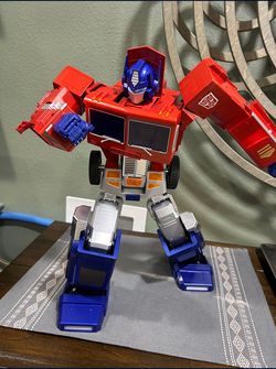 Robosen Optimus Prime