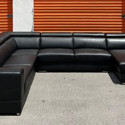 BLACK GENUINE LEATHER SECTIONAL COUCH/ IN GREAT CONDITION/ DELIVERY NEGOTIABLE 