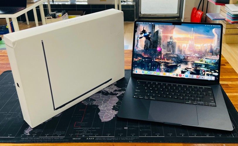 Apple Macbook Air 2025 15” M4 CHIP 16GB RAM 256GB With Apple Care+ Till 09/28/2028 ~BLACK FRIDAY SPECIAL!!