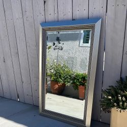 Mirror Makes A Statement