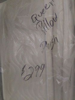 Plush pillowtop queen mattress set