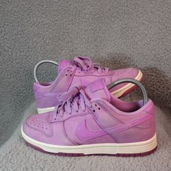 Nike Women 7.5 Dunk Low Premium MF Rush Fuchsia DV7415-500