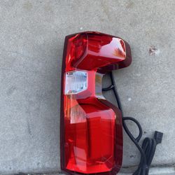 Luz Trasera Led  Lado Pasajero Silverado 2019 2025