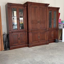 Antique Entertainment Center In Very good Condition. 