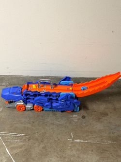 Hot Wheels City Ultimate T-Rex Transporter