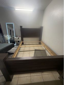 Queen frame