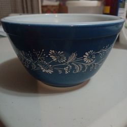 Pyrex Bowl. 401. 