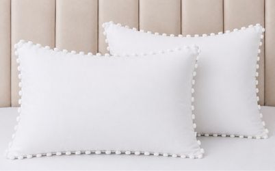 Set of 2 White Pom Pom Pillowcases – NEW