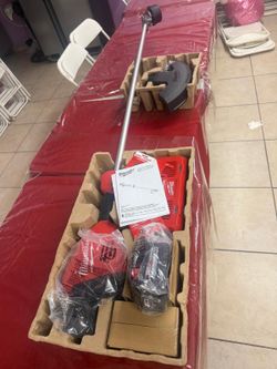 Milwaukee m18 fuel straight shaft trimmer come with fast charger ( 2) 8ah battery