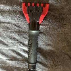 (TRADE CHALLENGE) ice scraper 