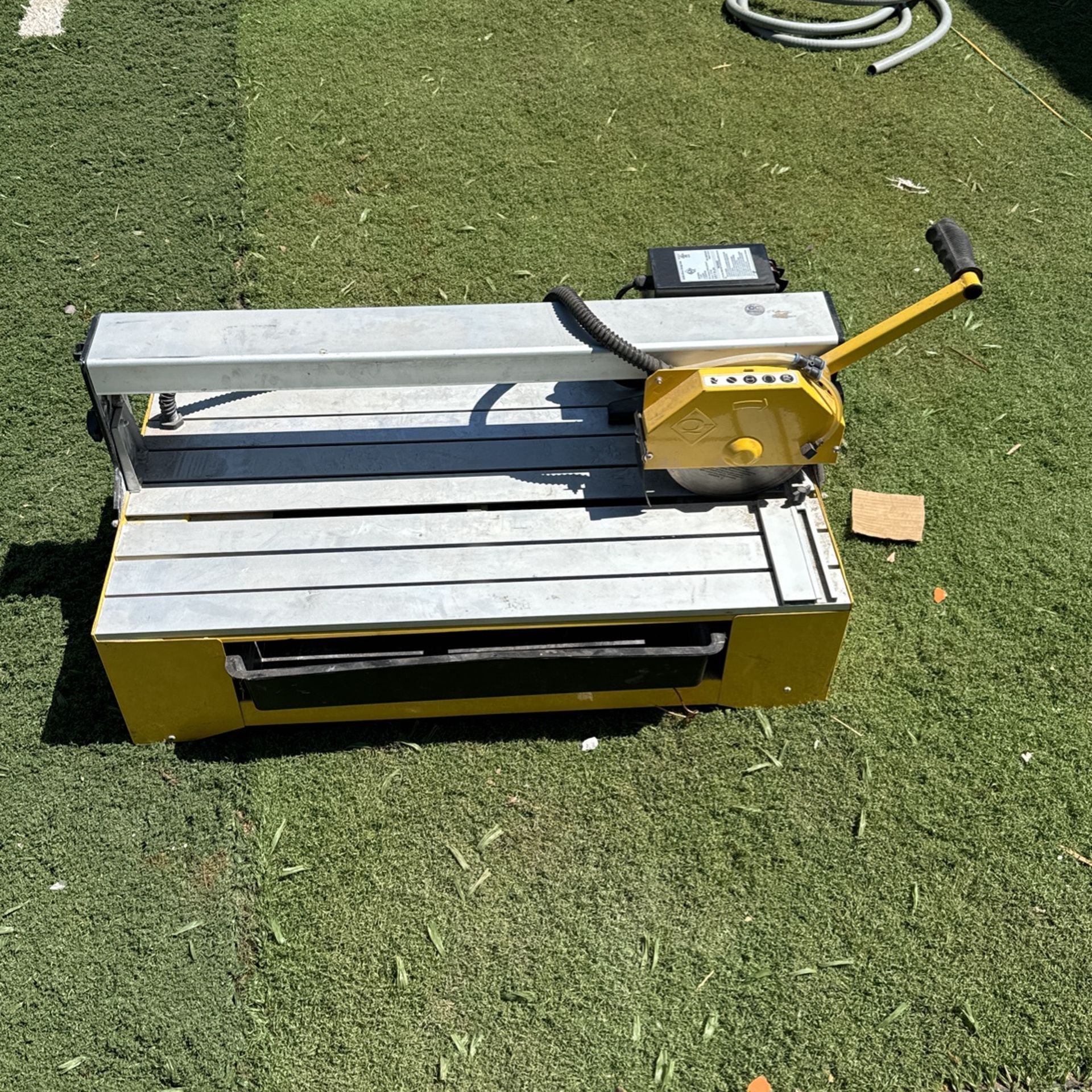 tile cutting machine. and counter top quartz for kitchen 27 inches wide 1.1/2 HP motor