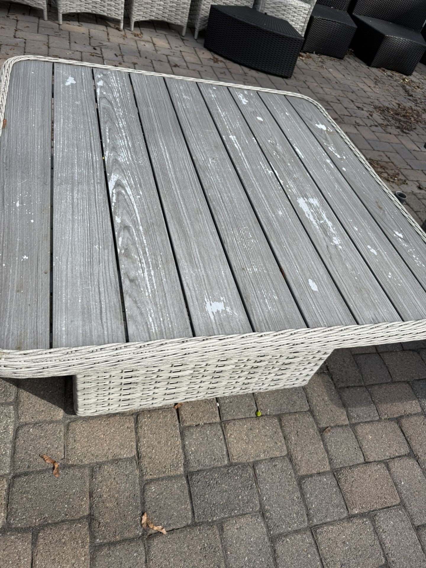 Free Fortunoff Oval Outdoor Table And Square Coffee Table