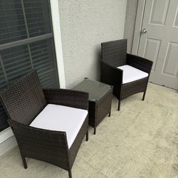 Patio Furniture: 2 Chairs, 1 Table