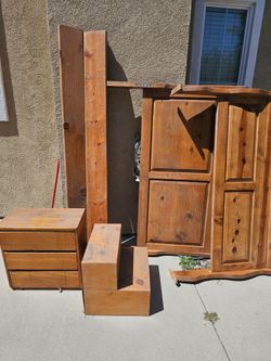Queen sleigh pine frame bed set
