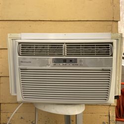 Frigidaire Window A/C Unit, Works great