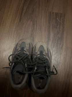 Yeezy 700 Mauve