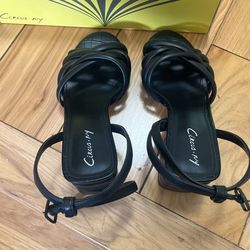Ladies 6.5 Sandals 