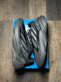 Adidas Women’s Ozelia “Black Carbon” Size 7 Women’s
