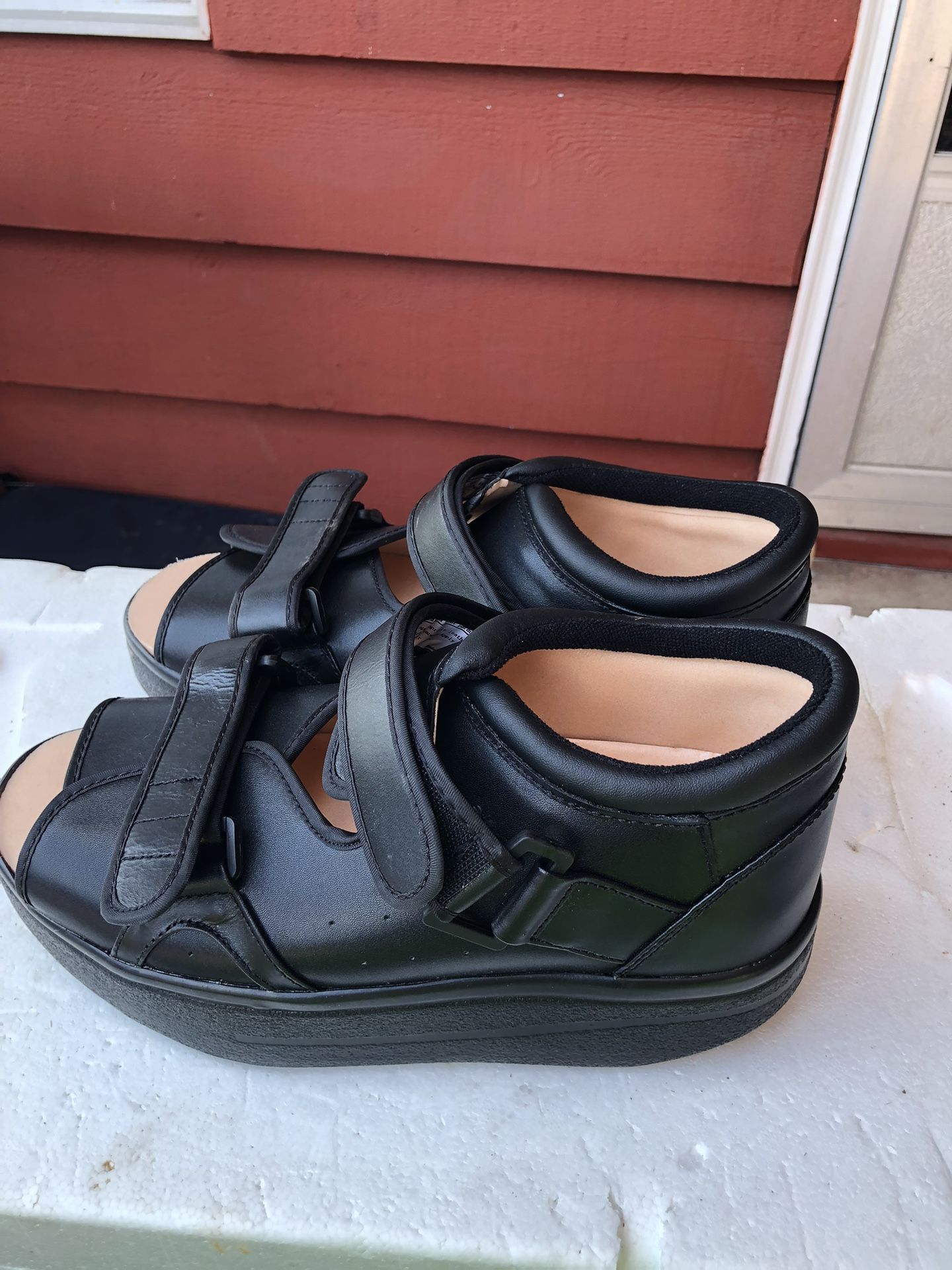 Wound Care Shoe System Black Platform Sandals with Velcro  display picture 1