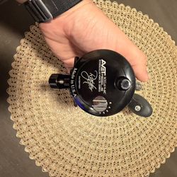 AVET RAPTOR MXL 2 Speed. Pristine. 